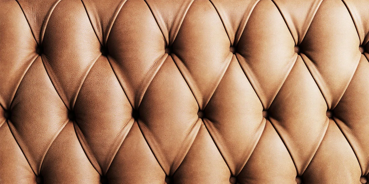 Pouf Capitonné: pouf covered in soft leather
